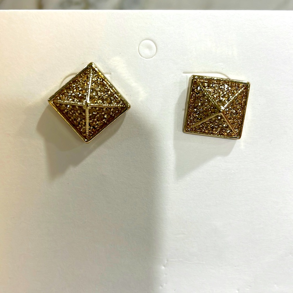 Banana Republic gold colored pyramid earrings